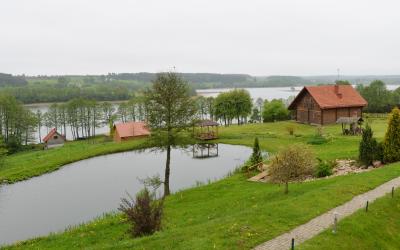 Sodybos nuoma Trakų rajone prie Vilkokšnio ežero šeimos atostogoms ir įmonių renginiams. Kambarių nuoma nuo 50 €, nakvynė su palapinėmis nuo 5 €, stovyklavietė. Edukacinės programos.